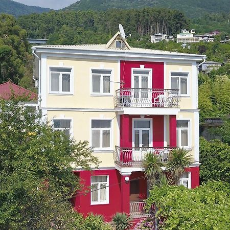 Бестужевский Дворик Gagra Exterior foto