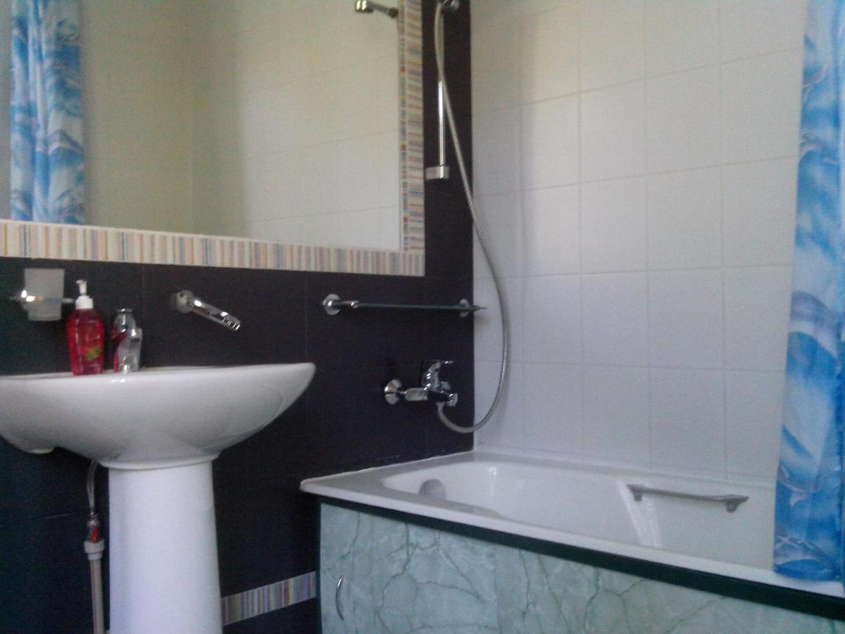Бестужевский Дворик Gagra Exterior foto