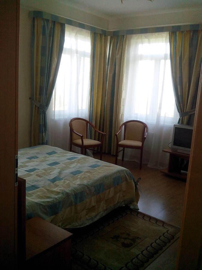 Бестужевский Дворик Gagra Exterior foto
