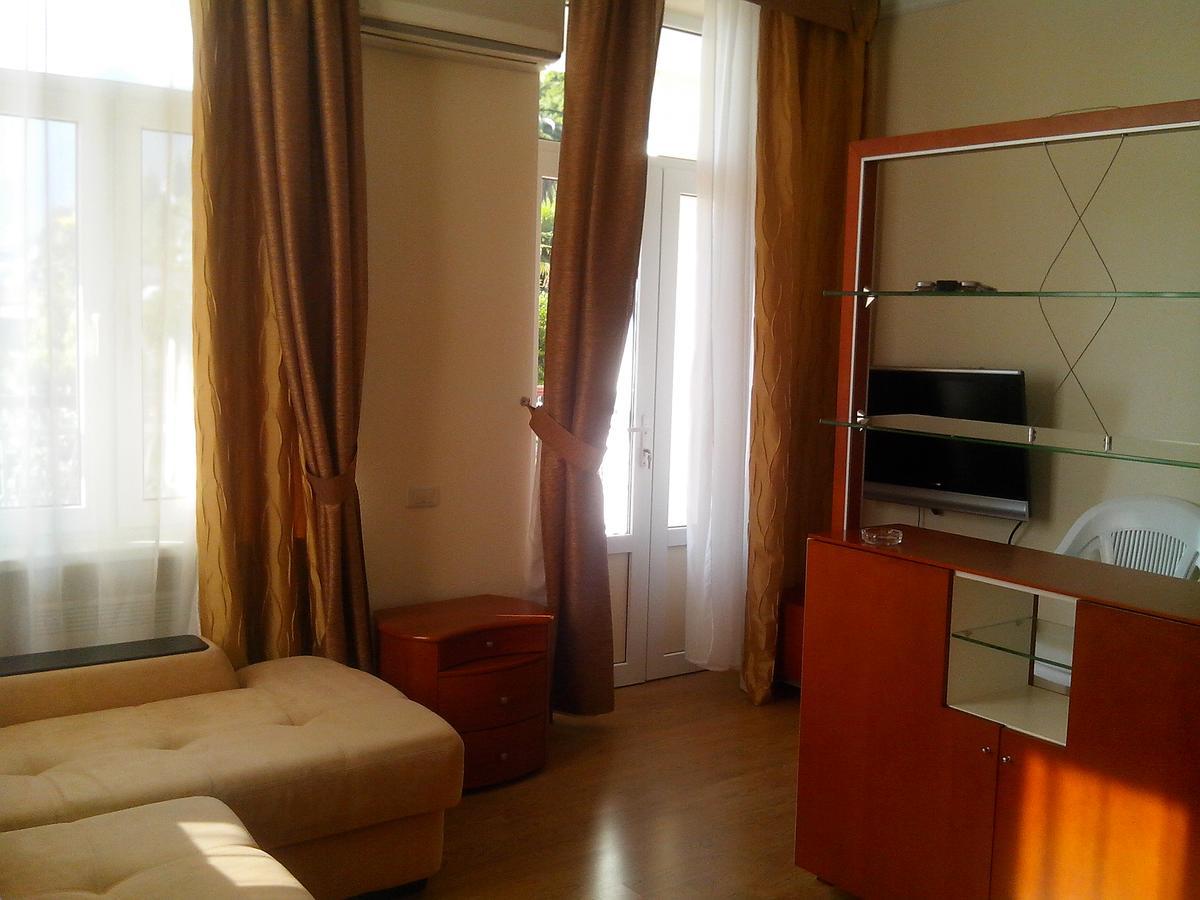 Бестужевский Дворик Gagra Exterior foto