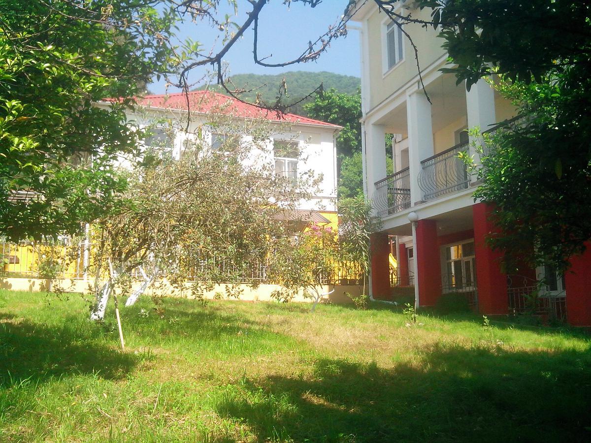 Бестужевский Дворик Gagra Exterior foto