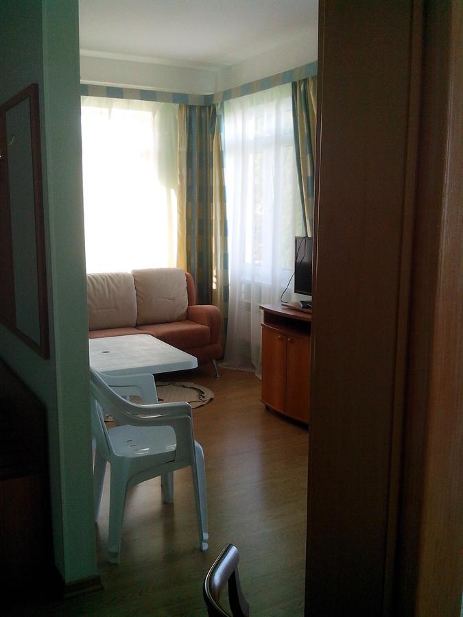 Бестужевский Дворик Gagra Exterior foto