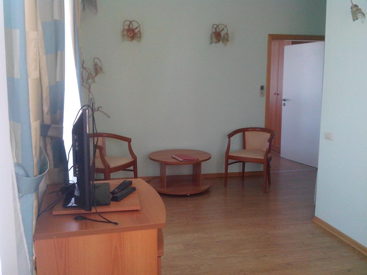 Бестужевский Дворик Gagra Exterior foto