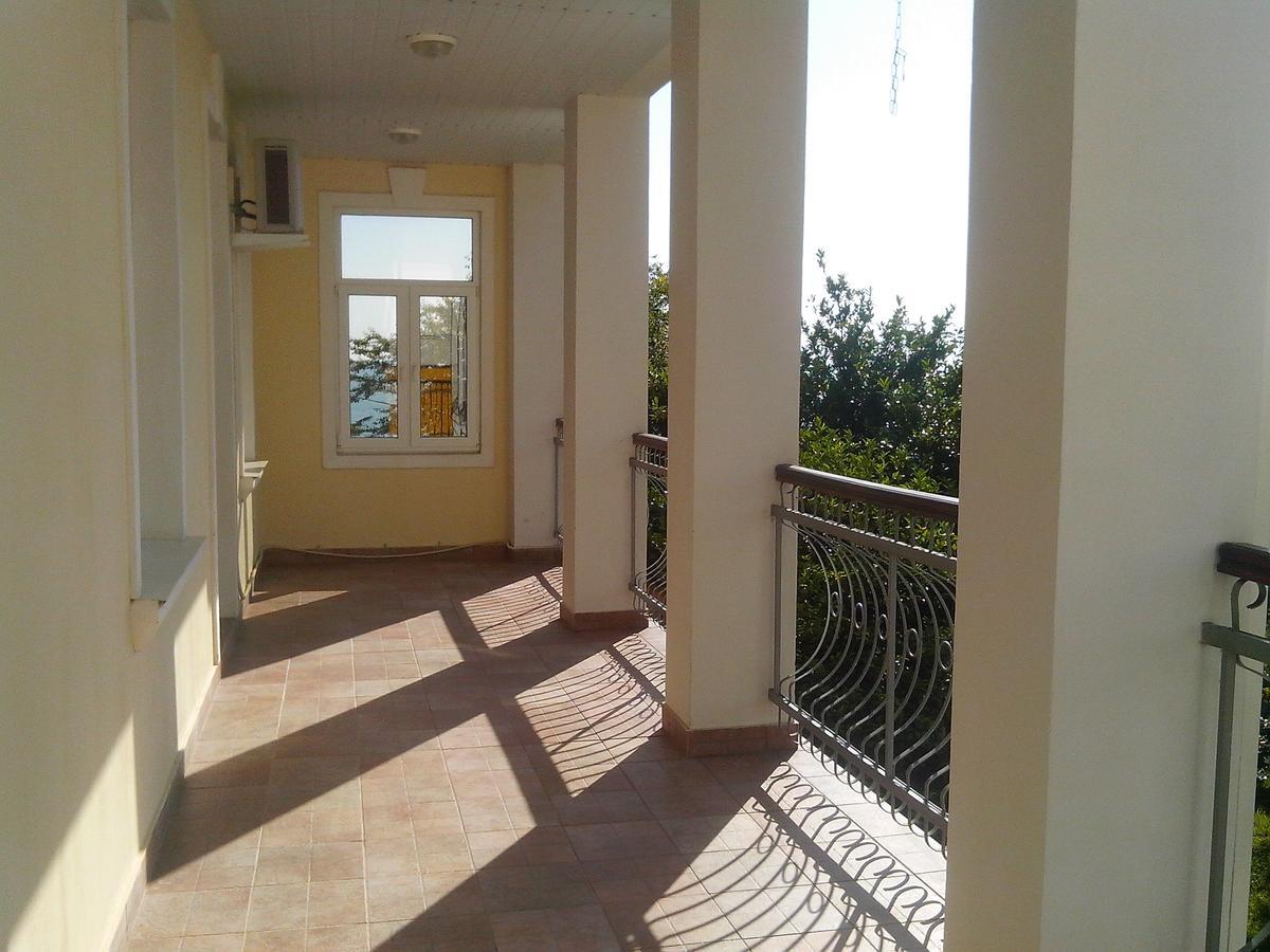 Бестужевский Дворик Gagra Exterior foto